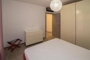 1 chambre, fer et planche Ă repasser, Wi-Fi gratuit, draps fournis