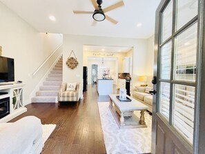 Smart TV, chimenea y reproductor de DVD 