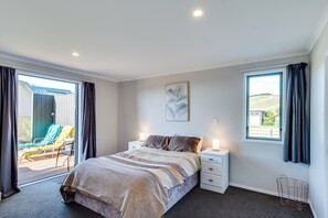 3 slaapkamers, een strijkplank/strijkijzer, wifi, beddengoed