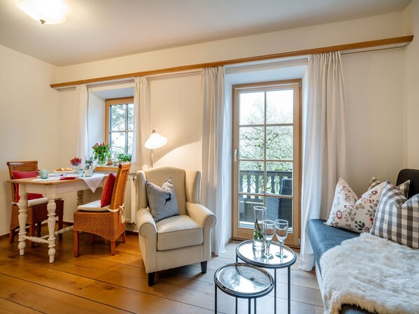 Fernseher, Tischtennisplatte