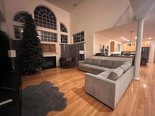 Waterfront Cheerful 6 BR Home with Private Pier