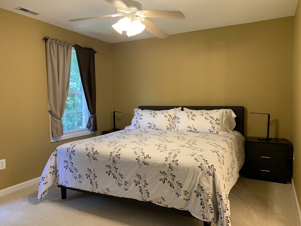 6 bedrooms, desk, iron/ironing board, free WiFi