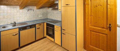 Frigorífic, forn, placa de cuina i rentaplats