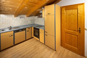 Kühlschrank, Ofen, Herdplatte, Geschirrspüler