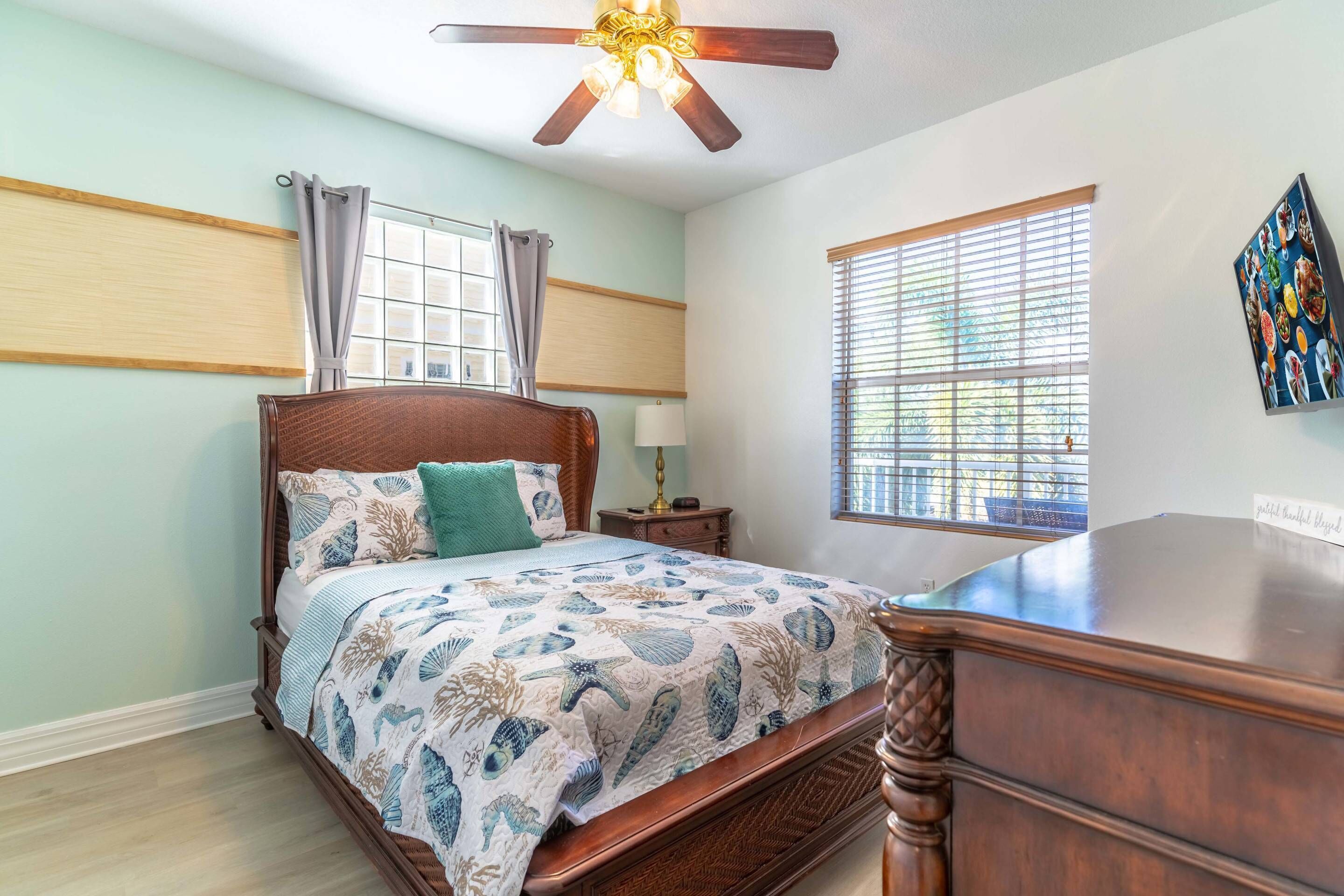 3 室のベッドルーム、アイロン / アイロン台、WiFi (無料)、ベッドシーツ