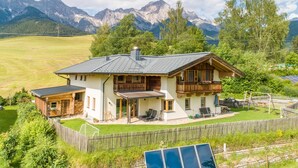 A two-story chalet with a balcony, a covered patio, and a view of mountains. - Very attractive and well cared for apartment (Maria Alm)
