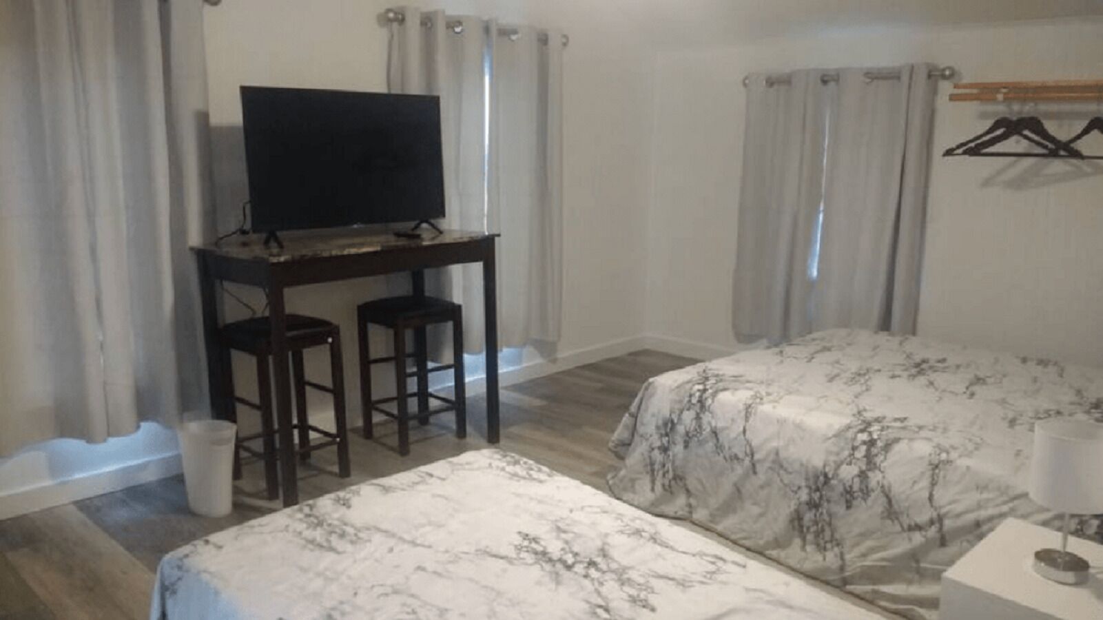 4 habitaciones, escritorio y wifi gratis 