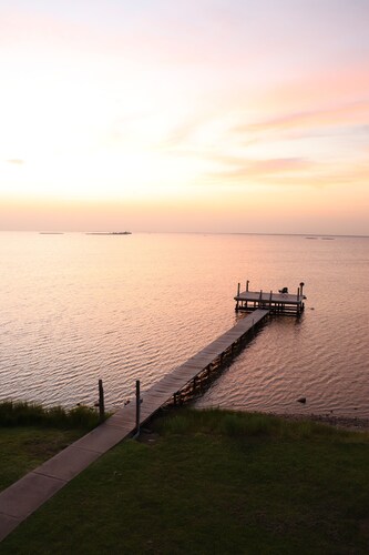 Beautiful Bayfront Retreat with Unbeatable Bay and Gulf Views