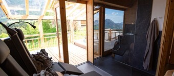 "burgi Alm" für 4-6 Personen, 2 Separate Schlafzimmer, Terrasse mit Bergblick, Whirlpool, Infrarotliegen
