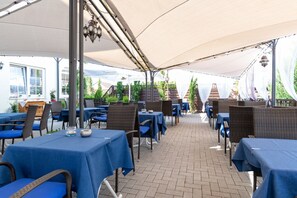 Outdoor dining - Appartement mit Balkon (Sandhausen)