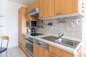 Fridge, microwave, dishwasher, coffee/tea maker