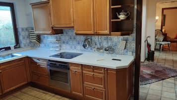 KĂŒhlschrank, Mikrowelle, Ofen, GeschirrspĂŒler