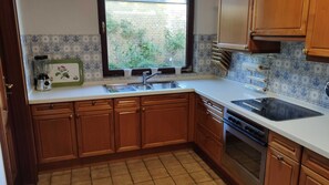 冷蔵庫、電子レンジ、オーブン、食器洗い機