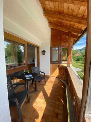 Outdoor dining - Vacation apartment Susi - Traumferienwohnungen Schliersee (Schliersee)