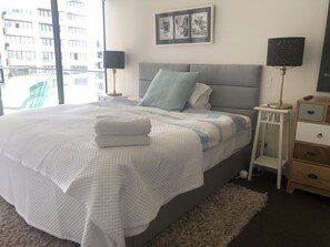 1 bedroom, iron/ironing board, free WiFi, bed sheets - Modern City Pad with Rooftop Pool and Gym (North Sydney)