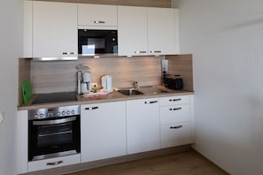 Fridge, oven, coffee/tea maker, electric kettle