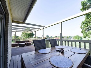 Unclassified image, 3 of 21, button