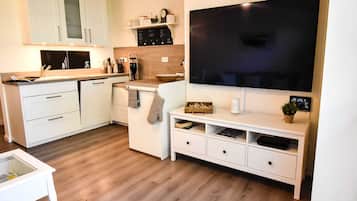 JÀÀkaappi, mikroaaltouuni, uuni, astianpesukone