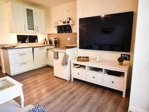 Kühlschrank, Mikrowelle, Ofen, Geschirrspüler
