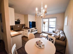 Unclassified image, 2 of 21, button