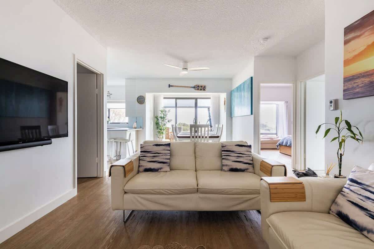 TV, Netflix, streaming services, offices