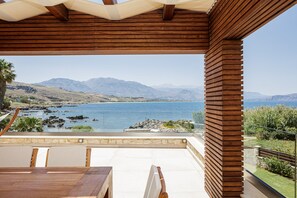 Outdoor dining - Villa Lygia - Beachside Luxury Redefined: by etouri (Rethymno)