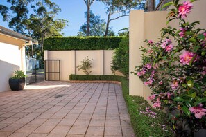 Property grounds - Dunescape Family Retreat (Vincentia)