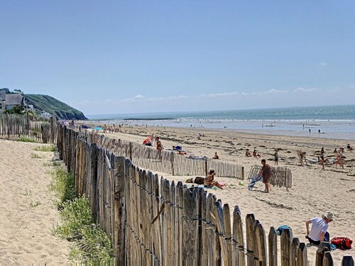 Maison calme, proche plage et commerces à Jullouville, jardin clos, 3 chambres, idéale vacances