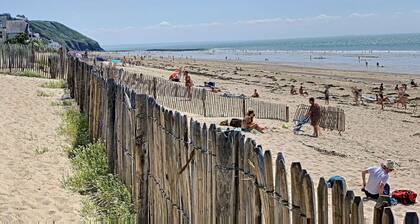 Maison calme, proche plage et commerces à Jullouville, jardin clos, 3 chambres, idéale vacances