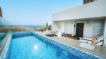 Seasonal outdoor pool