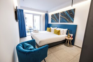 Deluxe Room | Minibar, in-room safe, laptop workspace, blackout drapes - Flamingo Hotel (St. Julian's)