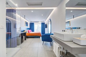 Deluxe Room | Minibar, in-room safe, laptop workspace, blackout drapes -  Flamingo Hotel (St. Julian's)