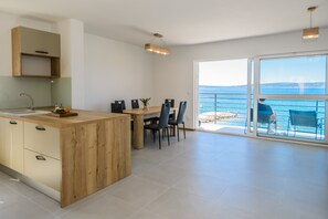 Apartment | Living room - Modern Beach apt W100 m2 Rooftop sea View Terrace (Kastela)