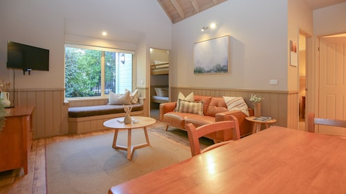 AUTUMN LEAF COTTAGE 2: Harrietville