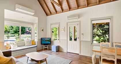 AUTUMN ABODE COTTAGES - TWO: Bright