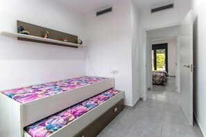 4 habitaciones, tabla de planchar con plancha y wifi gratis