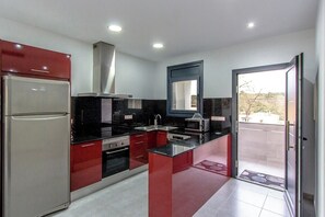 Refrigerador, microondas, horno y lavavajillas
