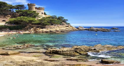 Catalunya Casas: Modern Vacation Paradise 'Villa Ainmi' on the Costa Brava!