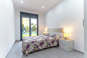 4 bedrooms, iron/ironing board, free WiFi