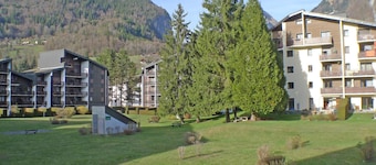 Bright 2-room cabin apartment, pets allowed, near Samoëns center