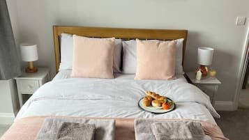 4 bedrooms, soundproofing, iron/ironing board, travel crib