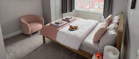 4 Schlafzimmer, schallisolierte Zimmer, Bügeleisen/Bügelbrett, WLAN