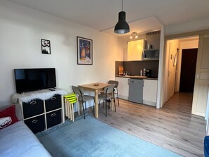 Interior - Bright studio in the center, garden, parking, ski locker (Samoëns)