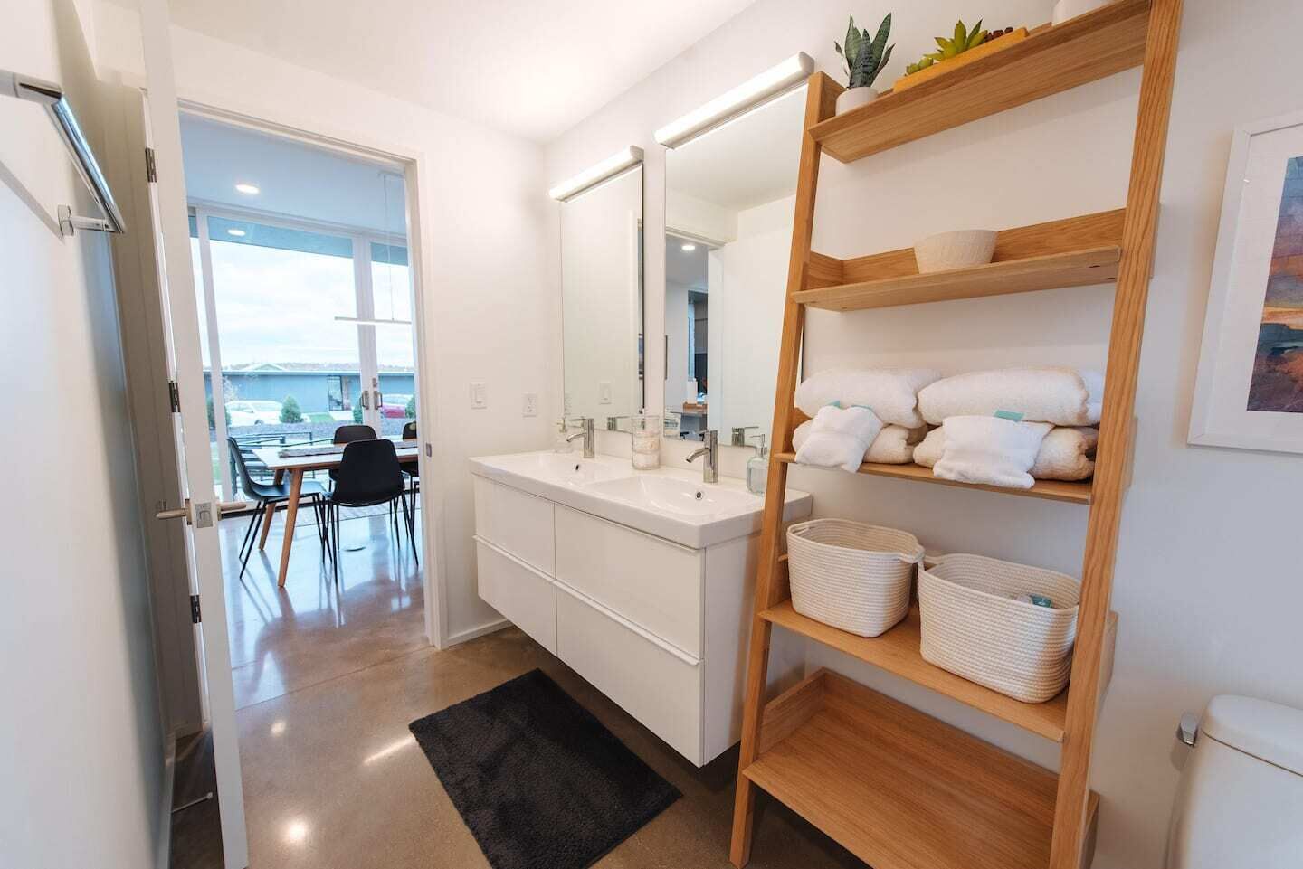 المنشأة من الداخل