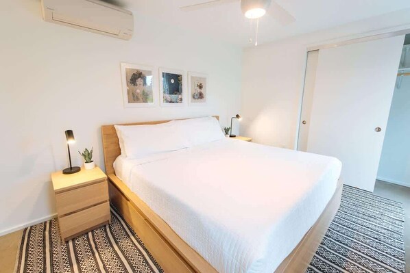 6 bedrooms, iron/ironing board, free WiFi, bed sheets