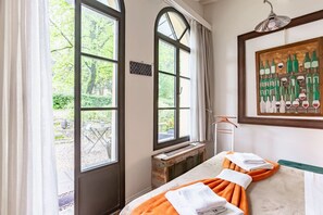 1 bedroom, WiFi - GuestHost - Comfortable 30sqm loft that can accommodate up to 2 people. Located on the ground floor of a characteristic building surrounded by Piazzale Galileo greenery, the room is the ideal solution to visit Florence while staying away from the histori (Firenze)