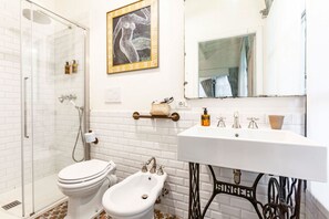 Regadera y bidet 