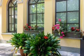 Exterior detail - Comfortable 30sqm loft that can accommodate up to 3 people. Located on the ground floor of a characteristic building surrounded by Piazzale Galileo greenery, the room is the ideal solution to visit Florence while staying away from the historic center cha (Firenze)