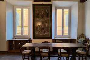 Dining - Fontana di Trevi Elegant and Exclusive Apartment (Roma)