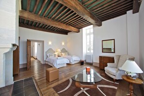 8 chambres, fer et planche Ă repasser, Wi-Fi, draps fournis